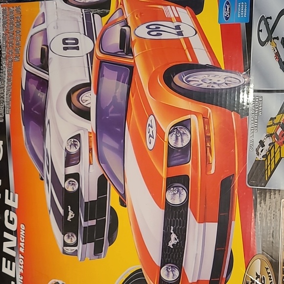 2006 Life Like Ford Mustang Challenge HO Scale Electric Slot Car Racing Set - Picture 13 of 13